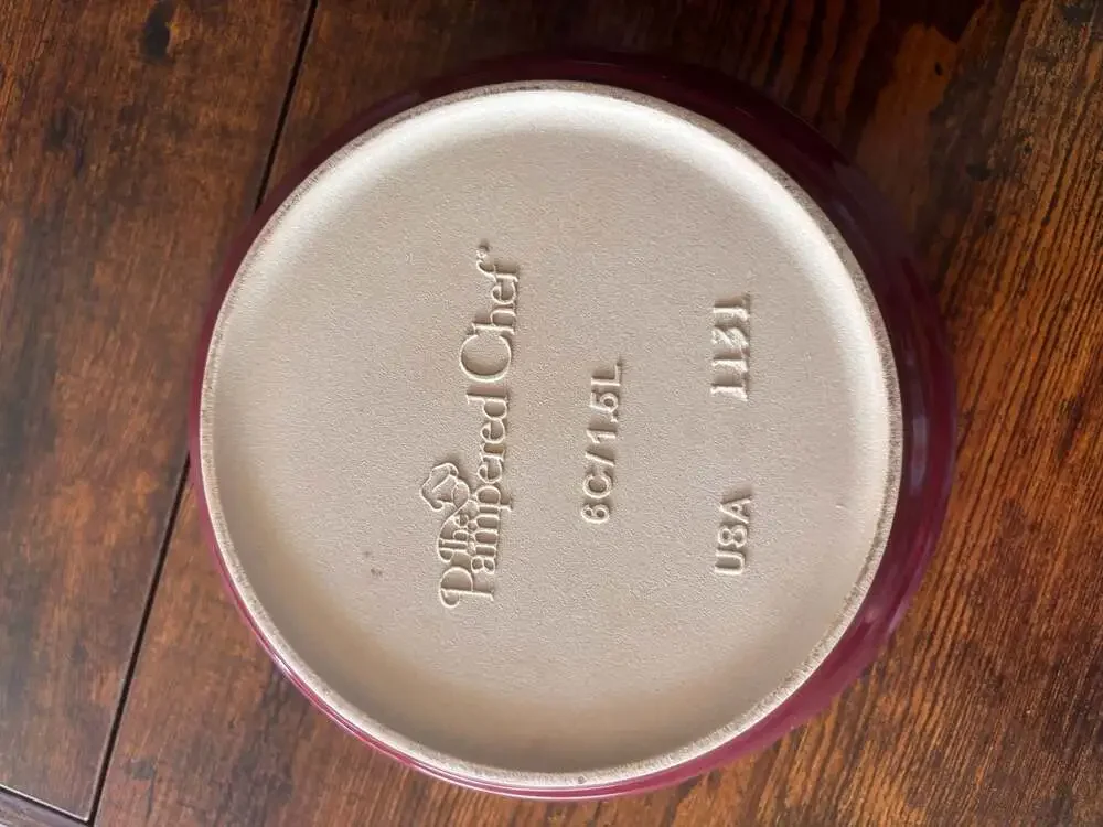 The Pampered Chef Cranberry Round Covered Baker StonewareDish 6 Cup 1.5L